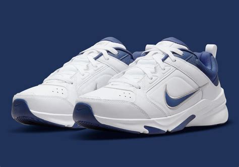 white monarch Nike air